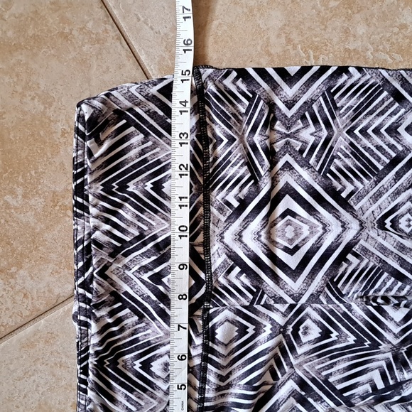 👍 Geometric Patterned Leggings - Picture 3 of 11